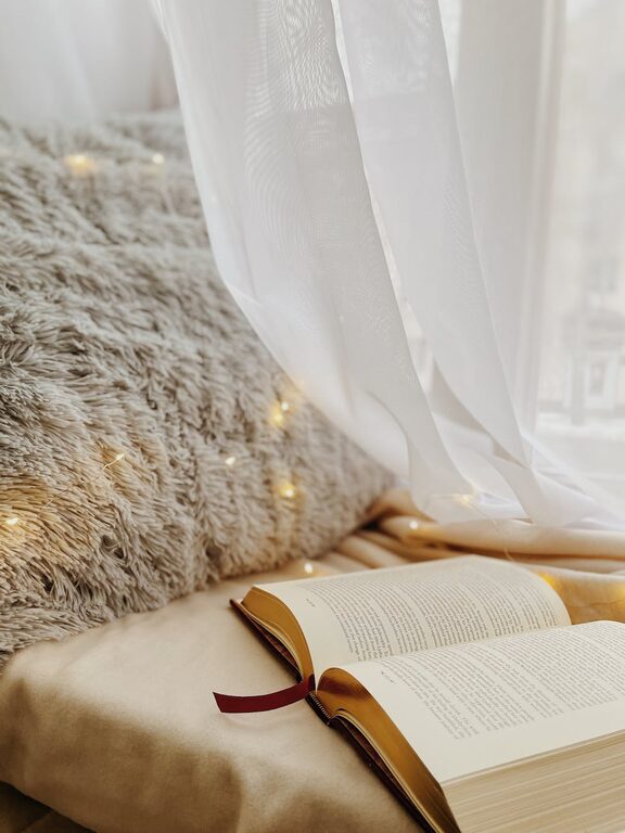 Tips for Creating a Cozy Reading Nook in Your Home