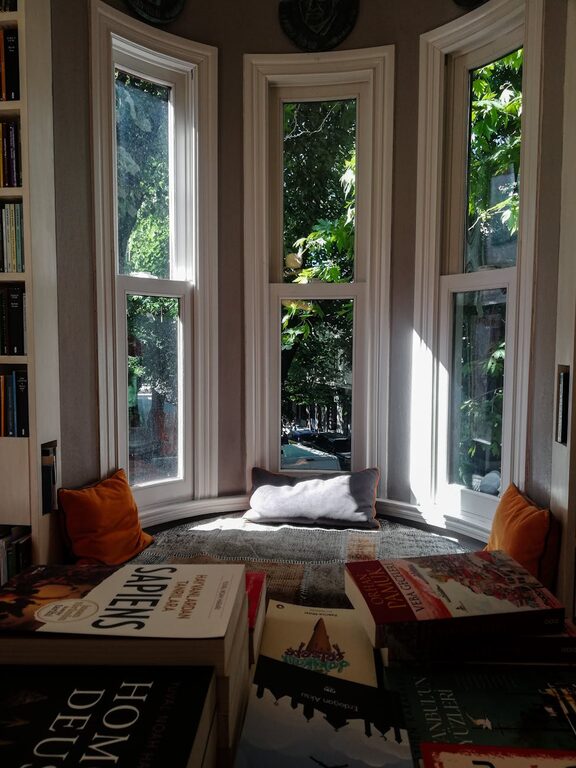 Simple Tips for Creating a Cozy Reading Nook in Your Home